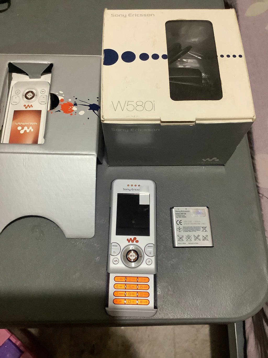Sony Ericsson W580i Cellular Phone