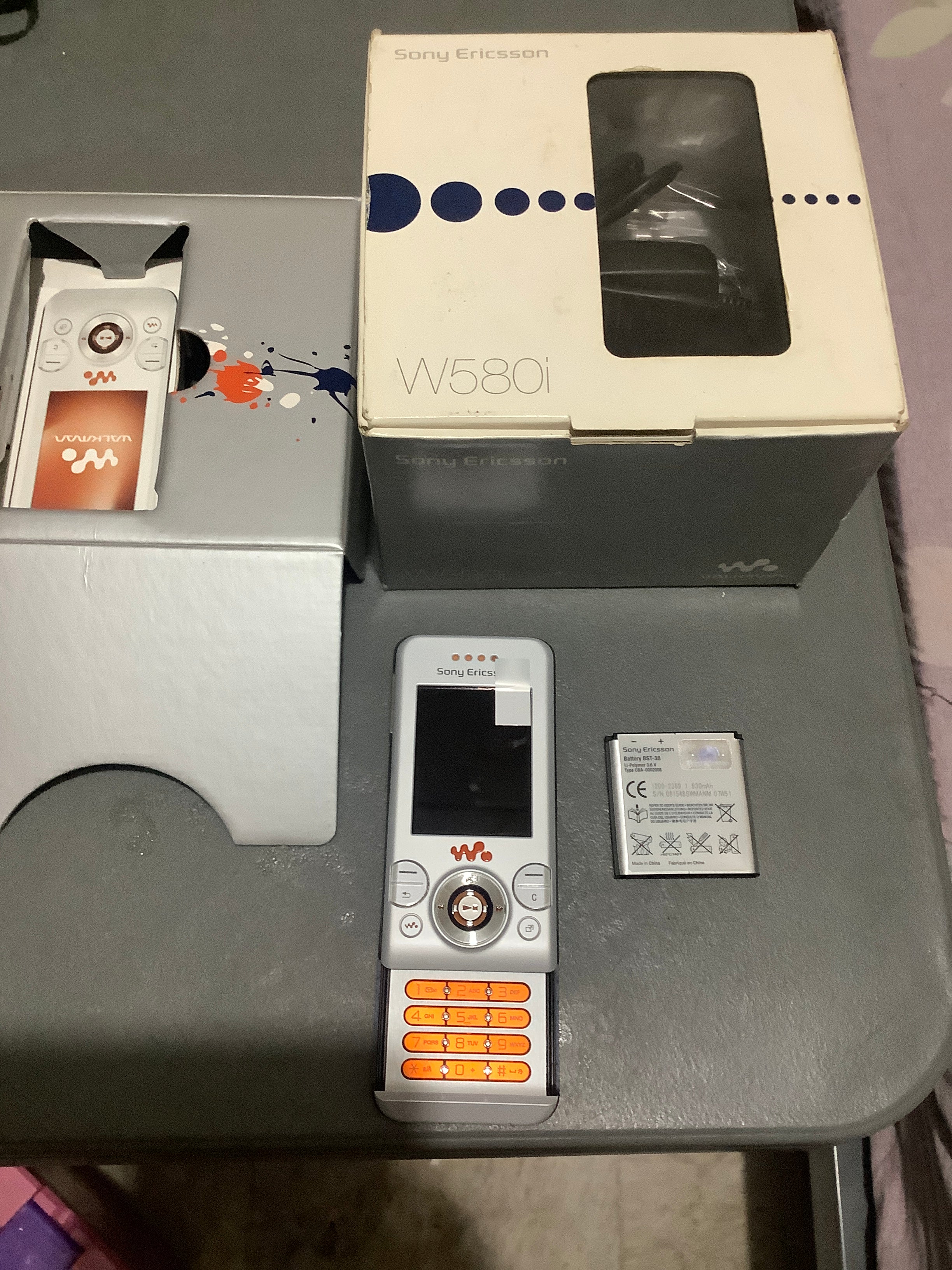 Sony Ericsson W580i Cellular Phone